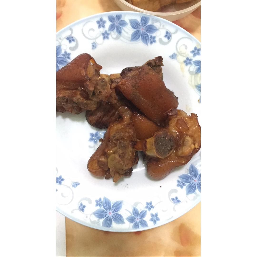 香酥烤猪蹄