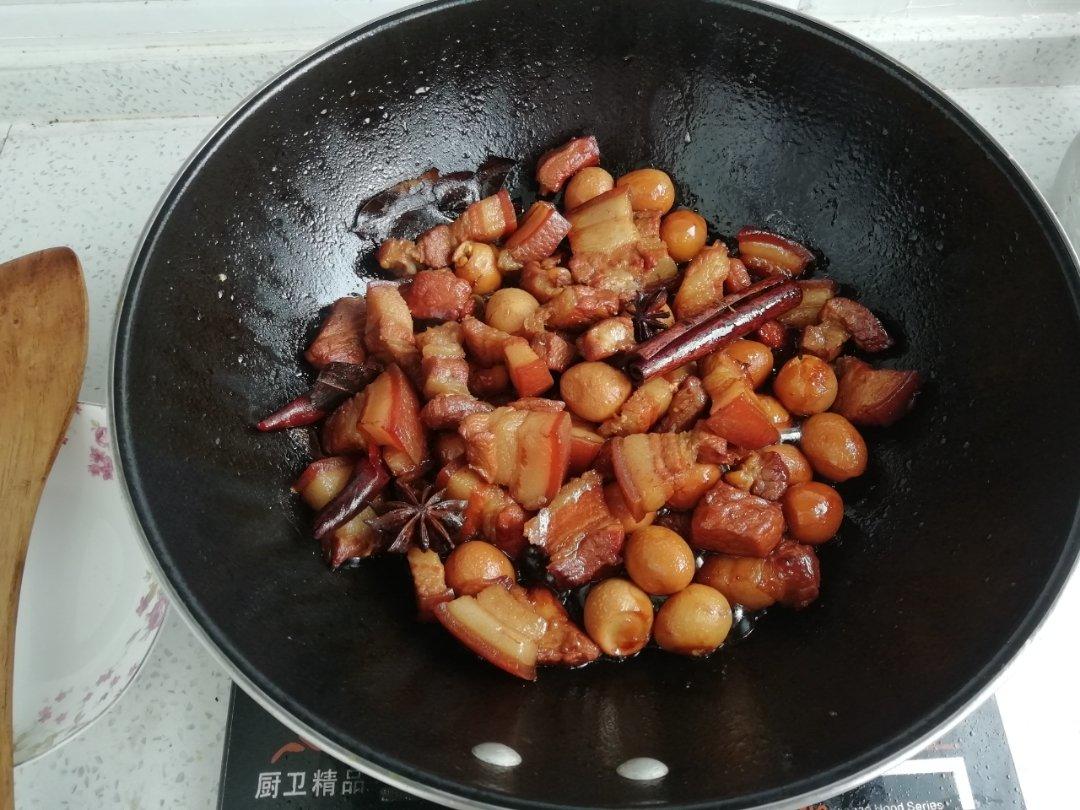 加了鹌鹑蛋后，这盘红烧肉，美味的逆天啦——鹌鹑蛋烧肉（孔瑶食谱）