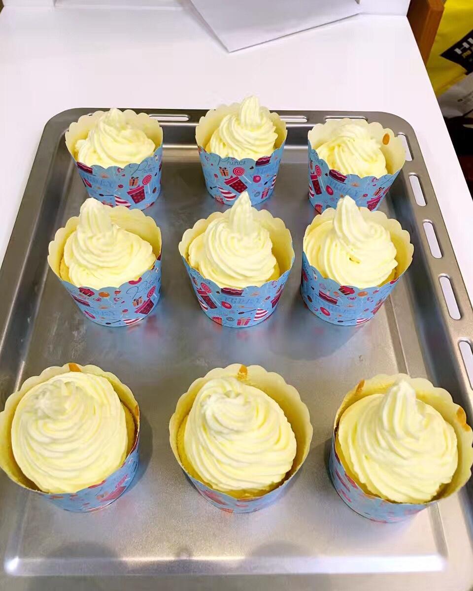 消耗淡奶油之作——淡奶油小蛋糕