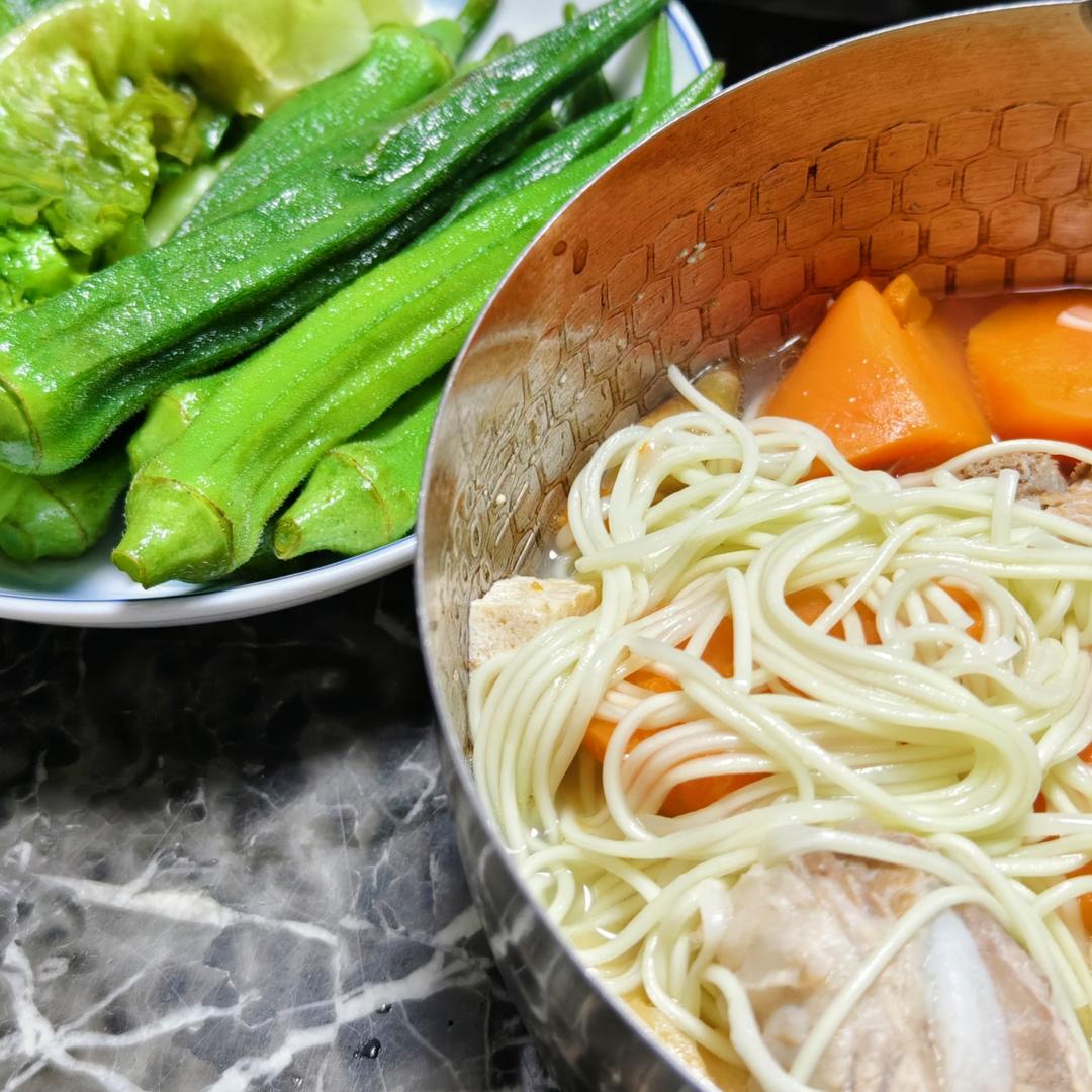 红烧麻油排骨面