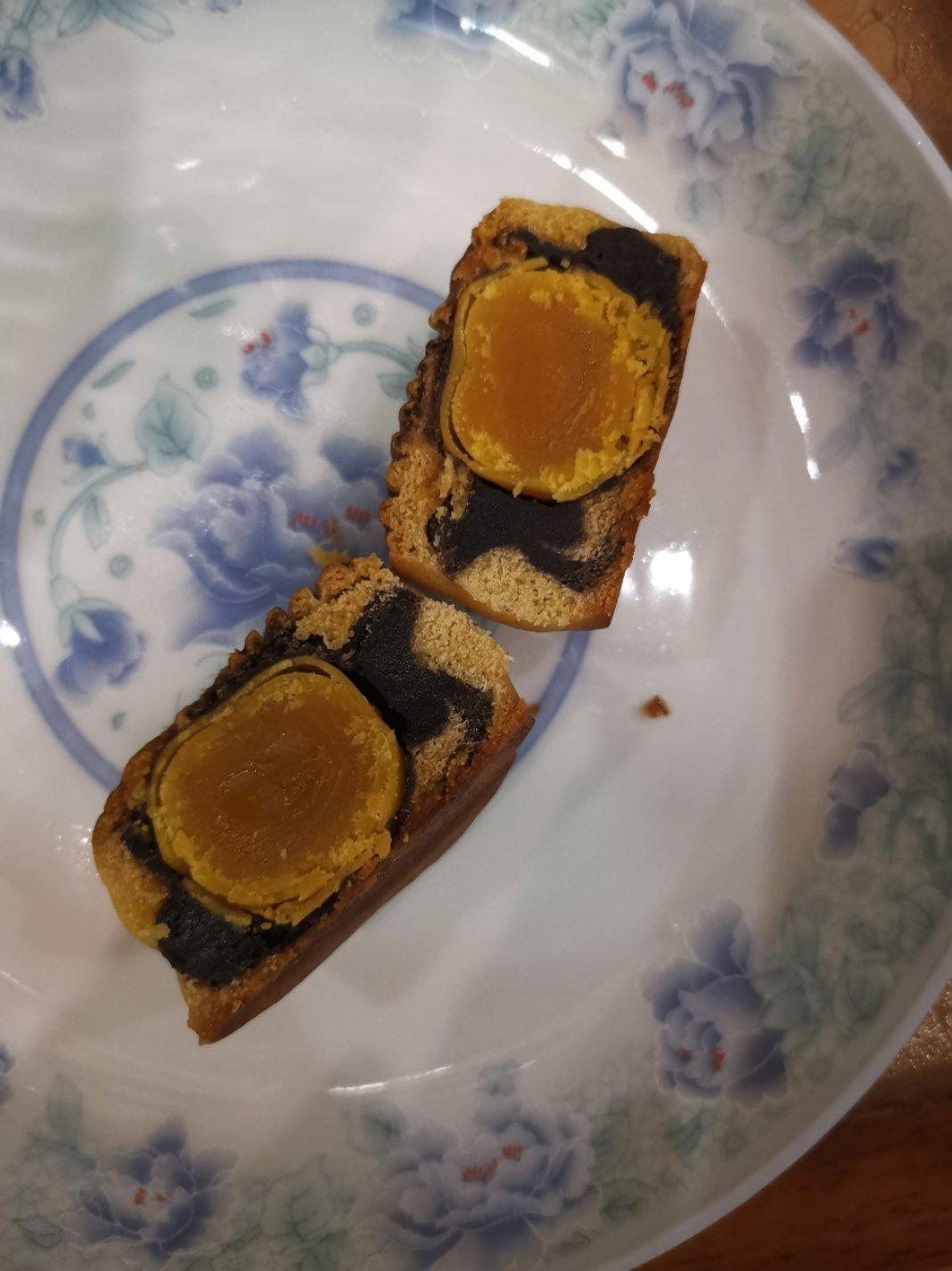 黑芝麻馅月饼