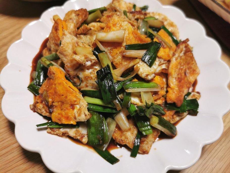 荷包蛋炒五花肉，简单味美又下饭