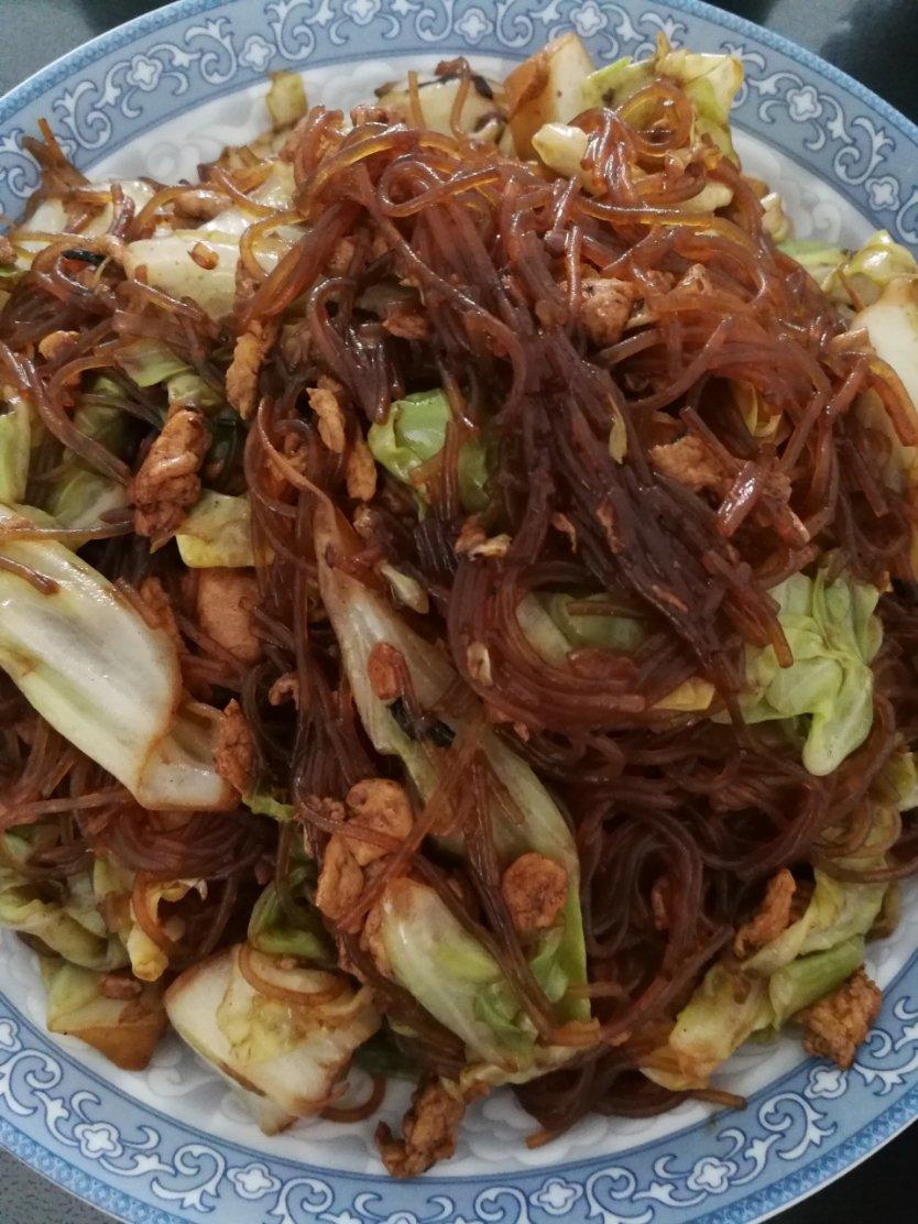 包菜炒粉丝