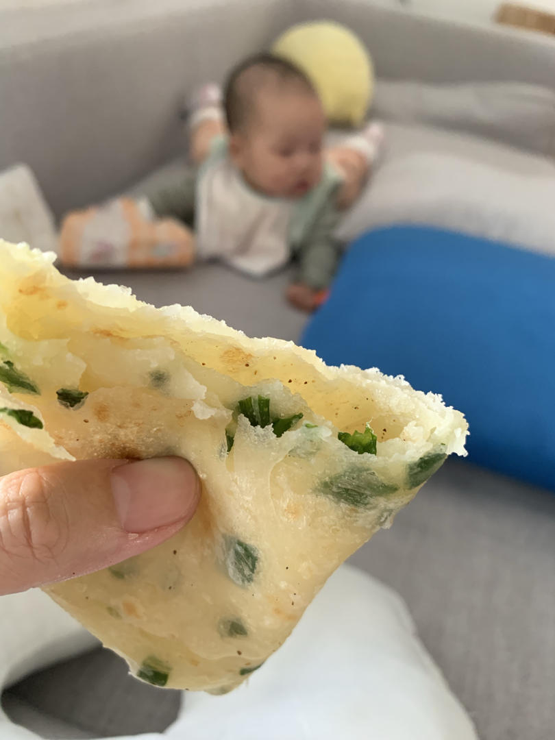 家常葱油饼 柔软多层 凉了也不硬 附细节视频详解