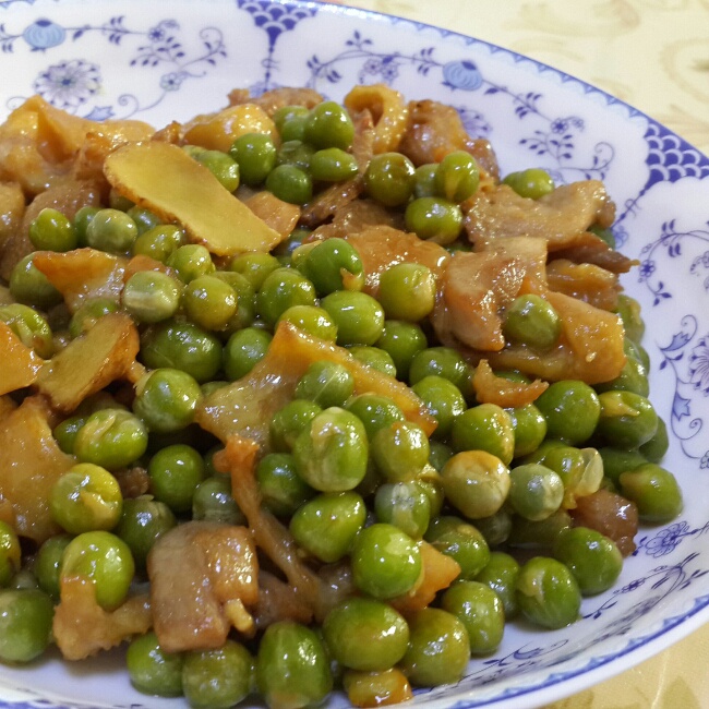 青豌豆炒肉丁
