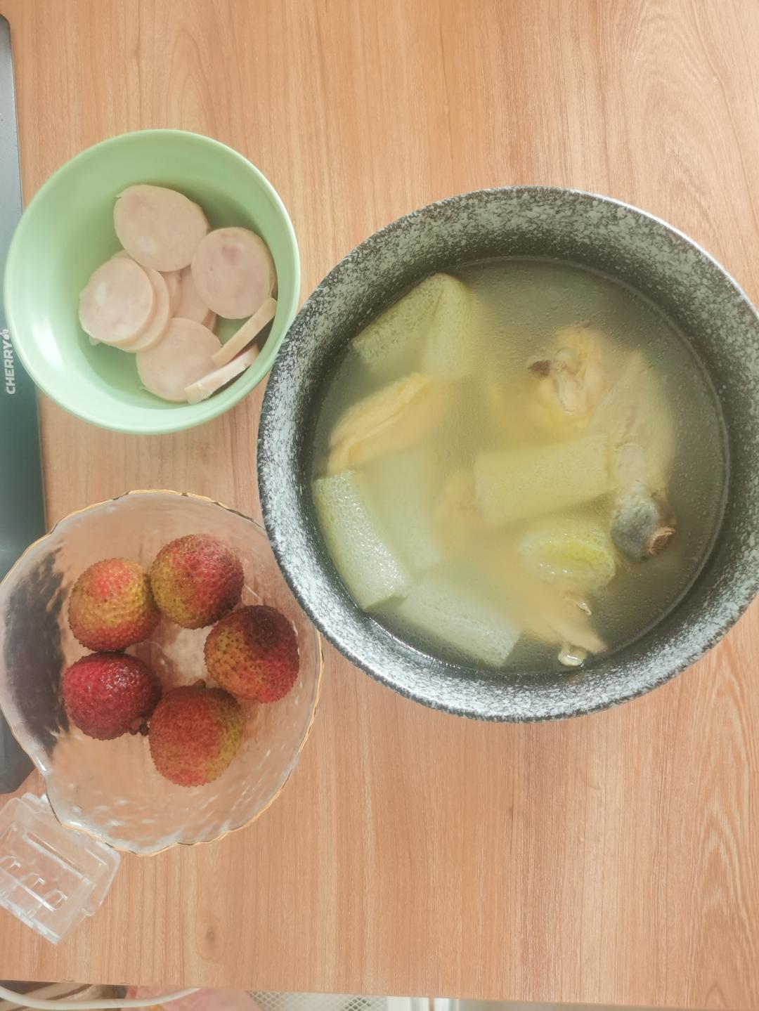 竹荪土鸡汤