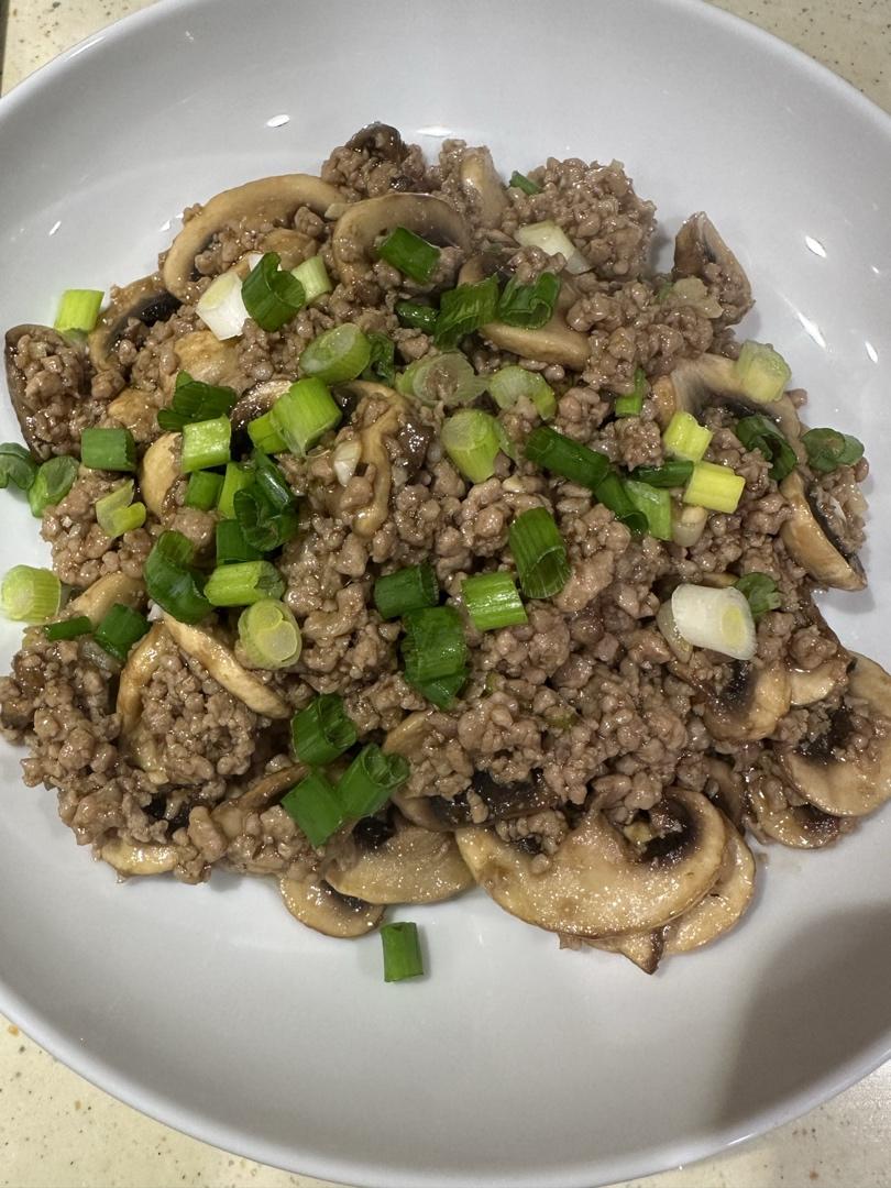 鲜美的【肉末炒口蘑】（超快手）