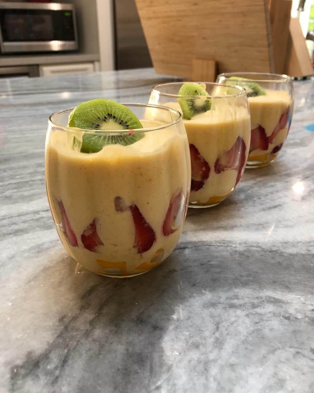 "杯壁"的草莓芒果慕斯