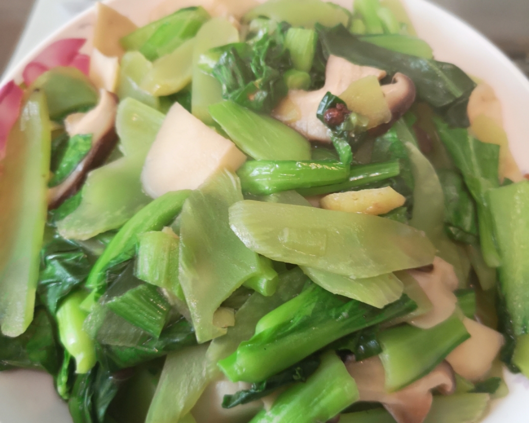 青菜莴笋炒双菇（少油清爽版）的做法