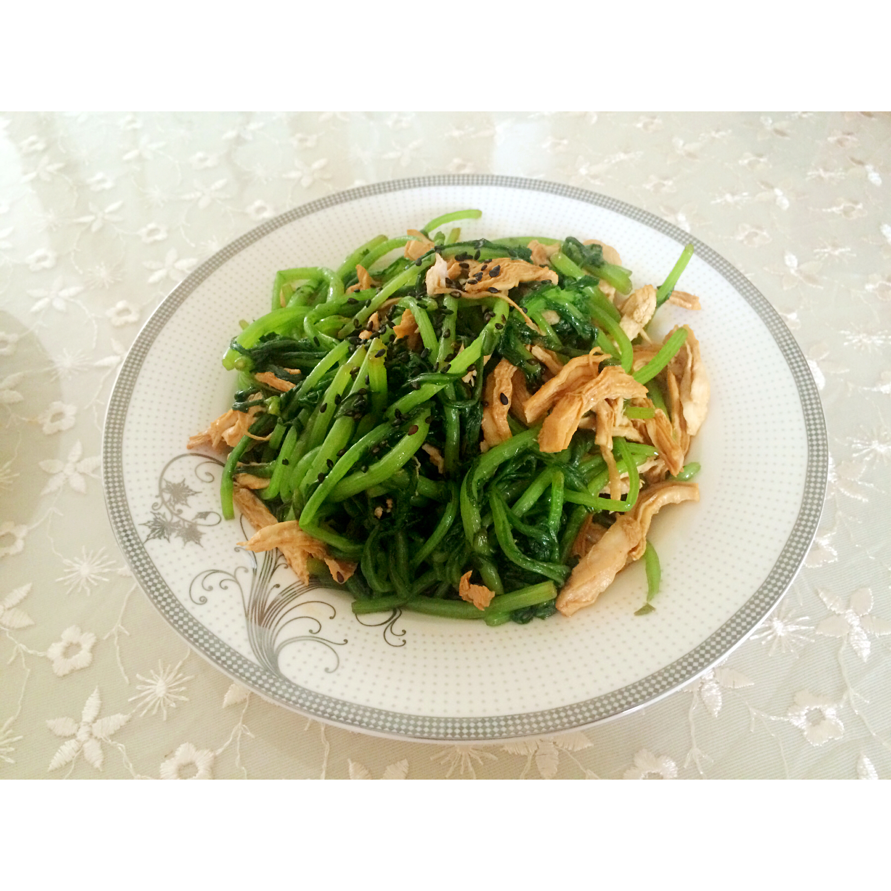 茼蒿拌鸡丝