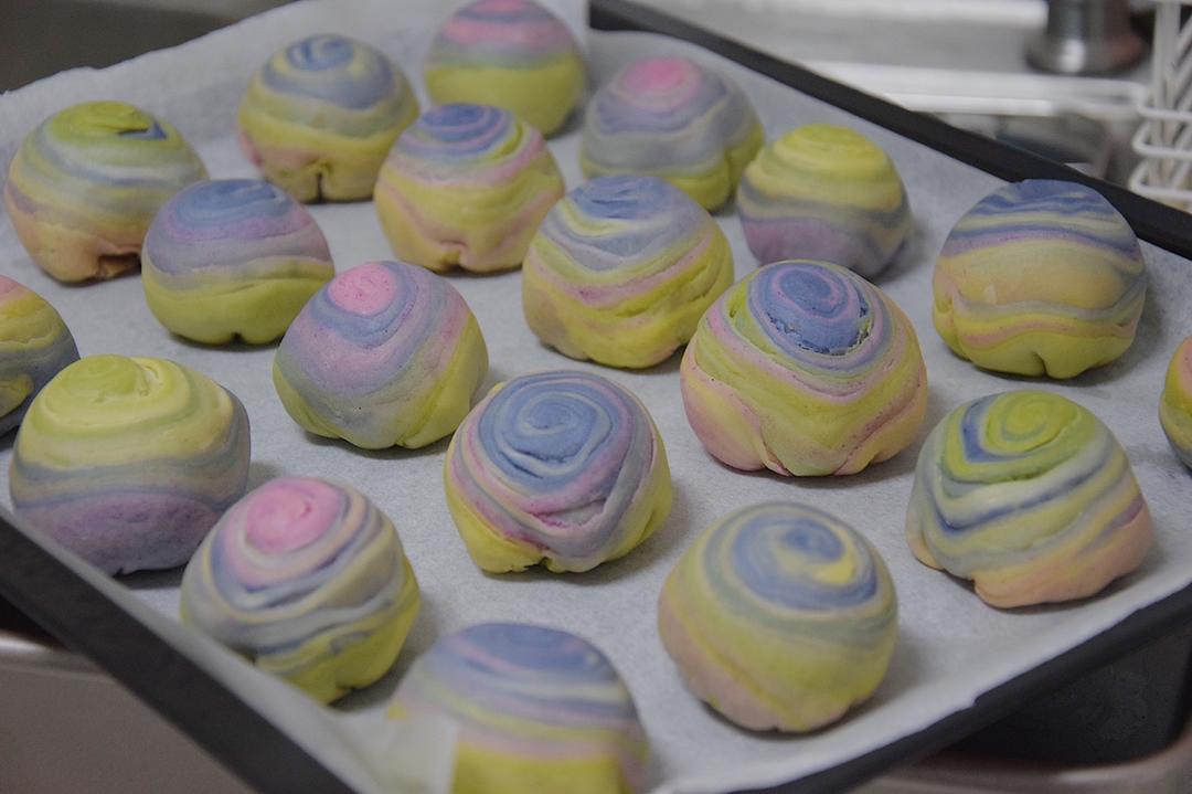 彩虹蛋黄酥（独角兽蛋黄酥）