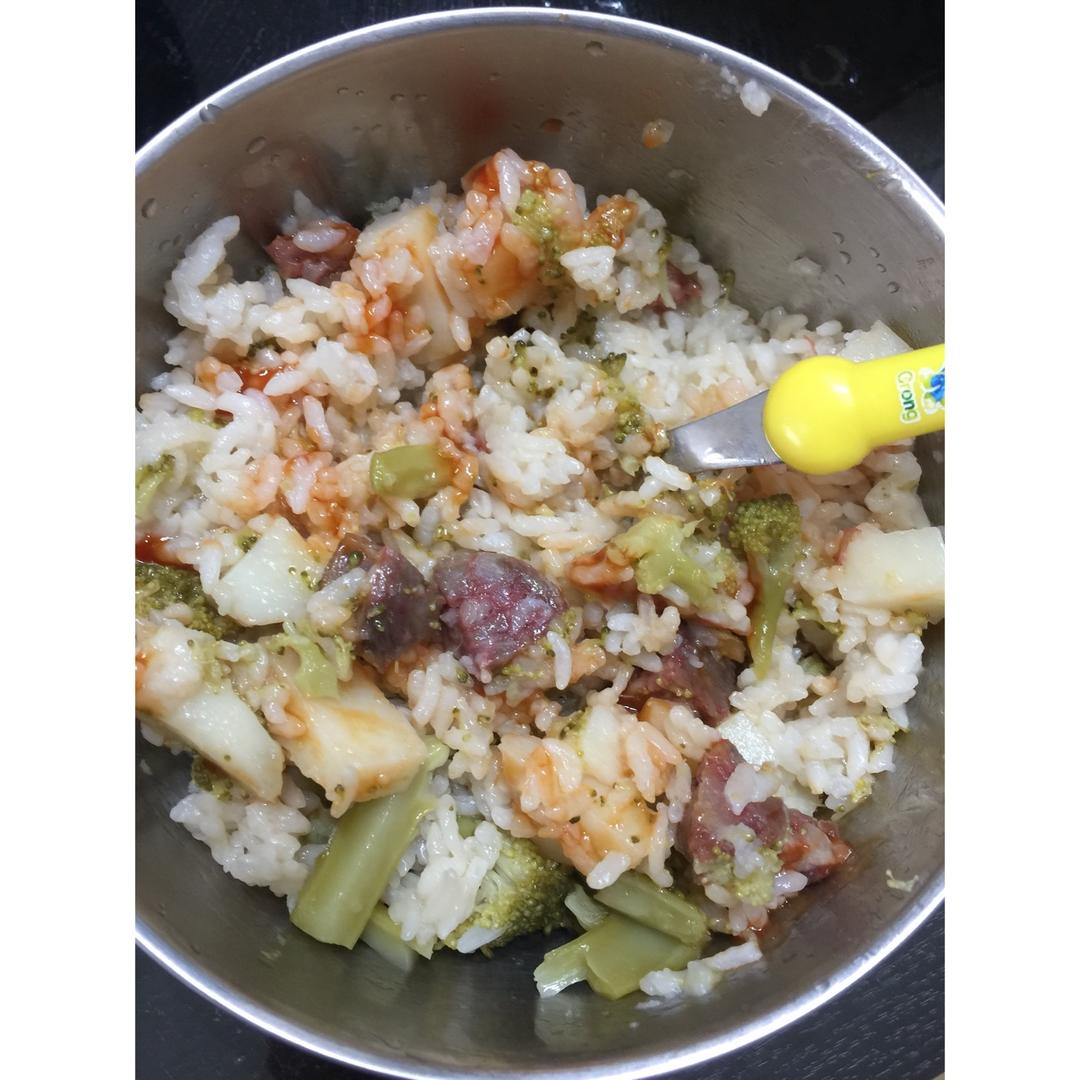 超快手的电饭锅腊肠焖饭