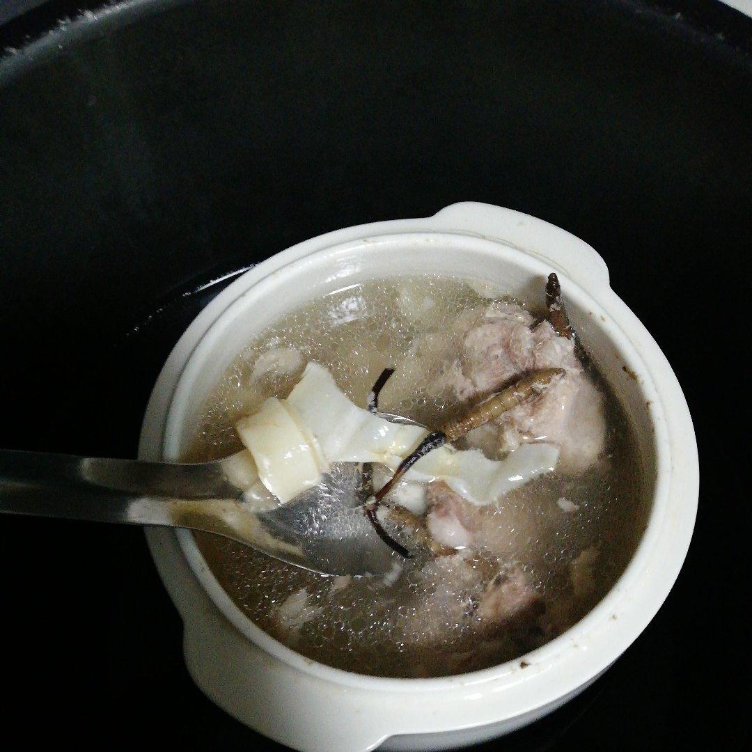 鲜虫草炖汤