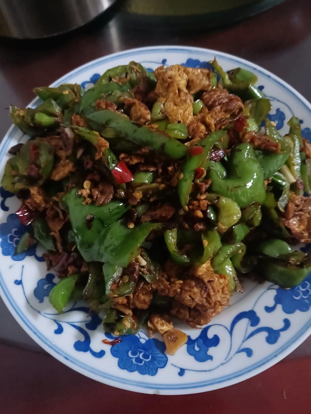 五分钟炒个能吃两碗饭的辣椒炒鸡蛋