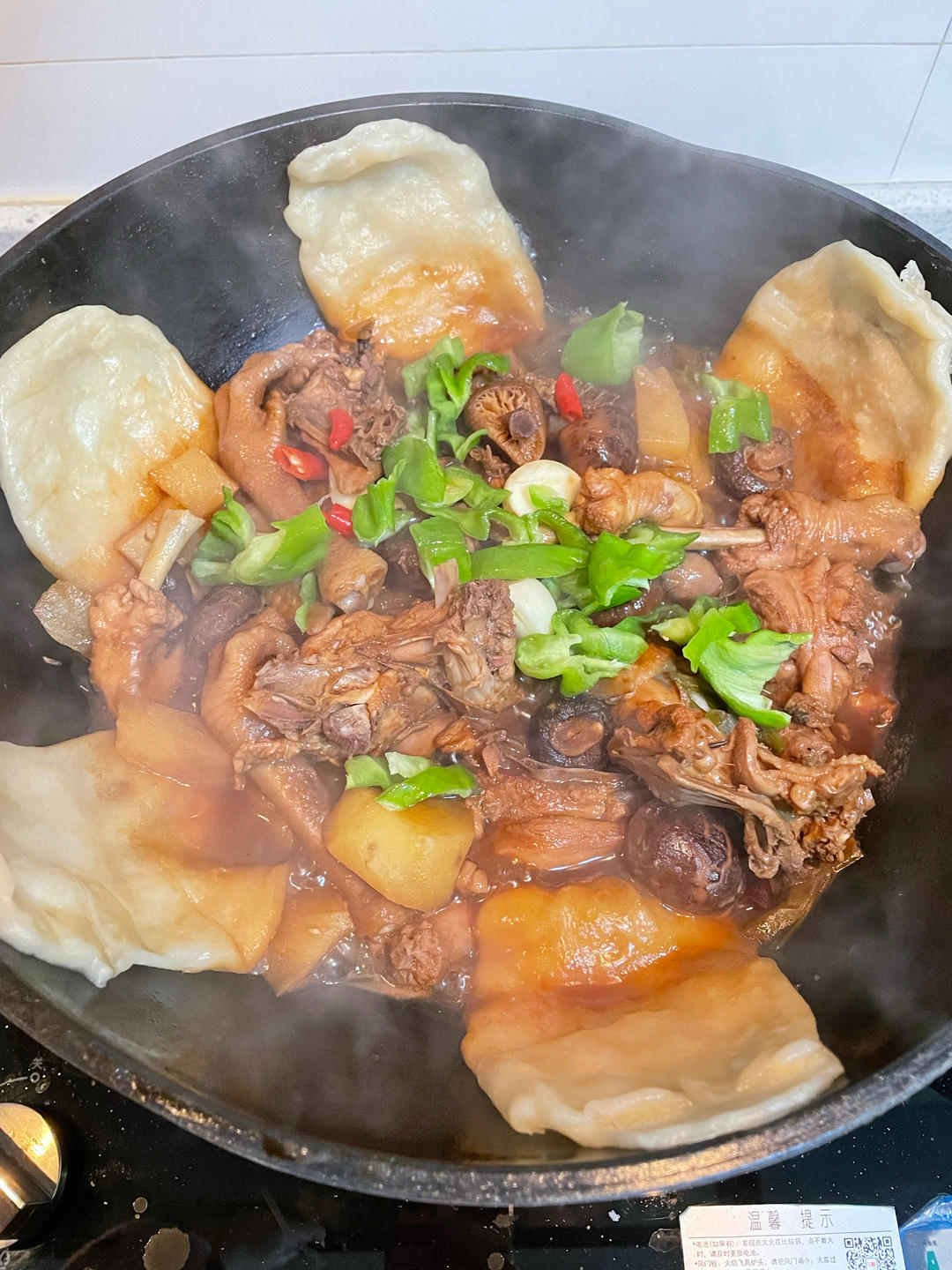 地锅鸡，教你贴饼子好吃的小技巧~