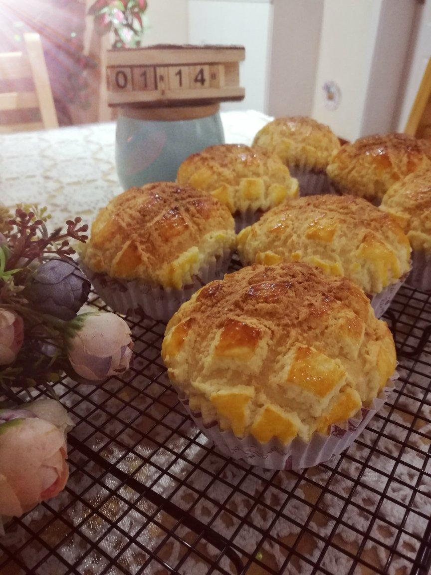 好吃到炸裂的港式菠萝包（附带制作酥皮的小视频）