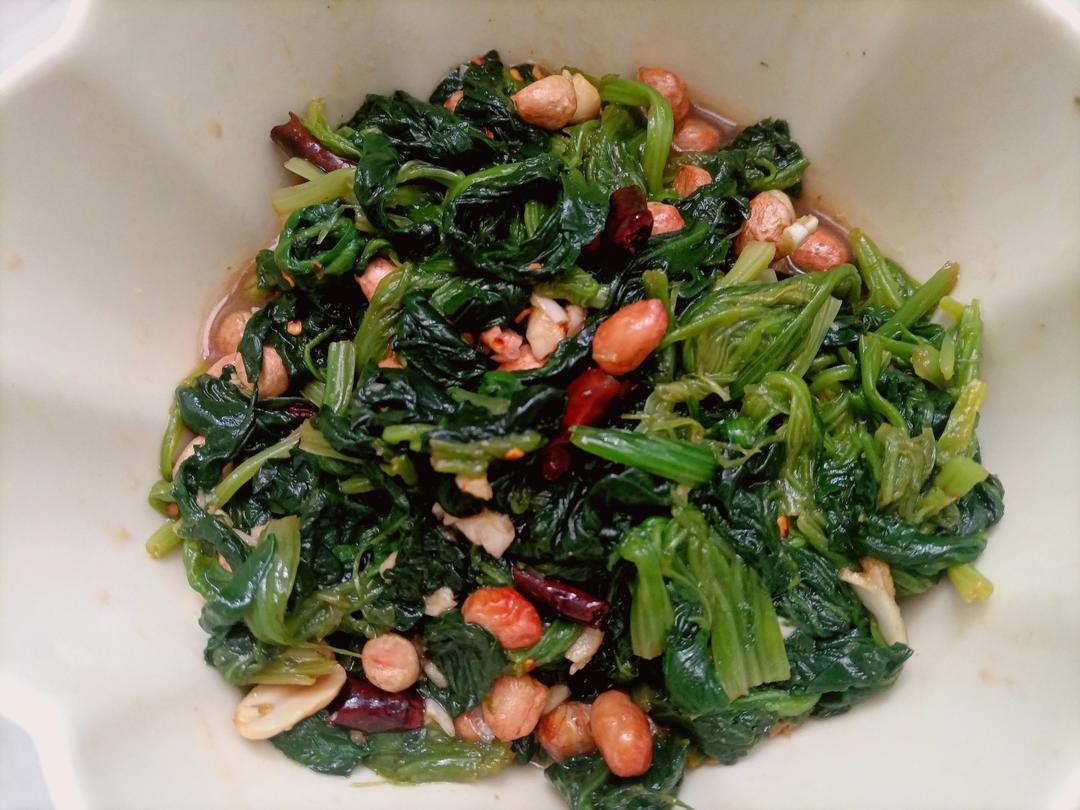 超级爽口的果仁菠菜（附零失误炸花生米的方法）