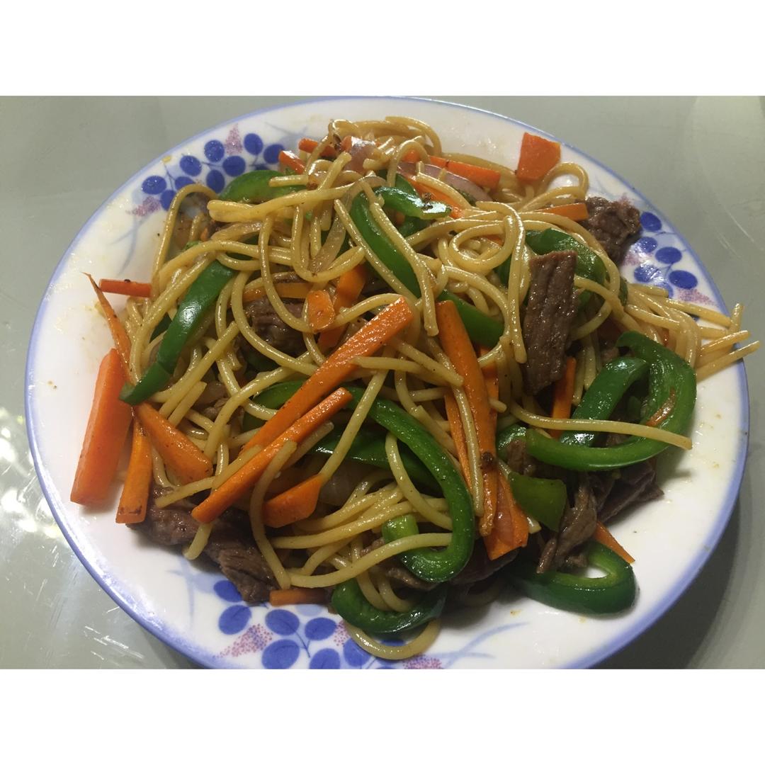 黑椒牛柳炒意面