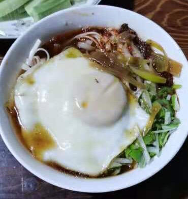 （10分钟）暖胃 清汤葱油面～