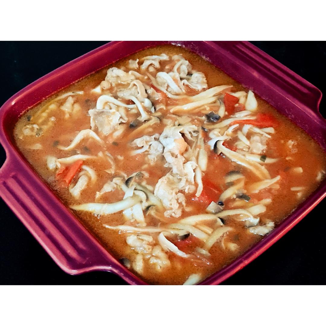 金针菇肥牛番茄锅