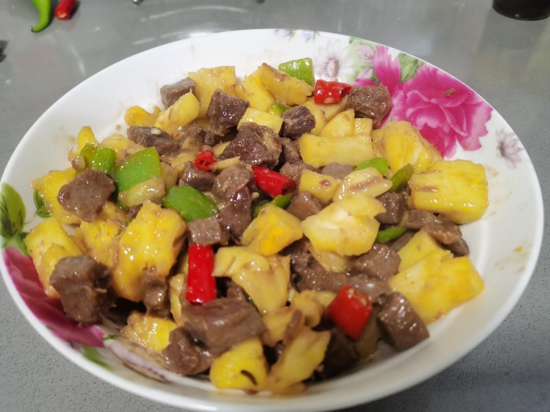 菠萝牛肉粒
