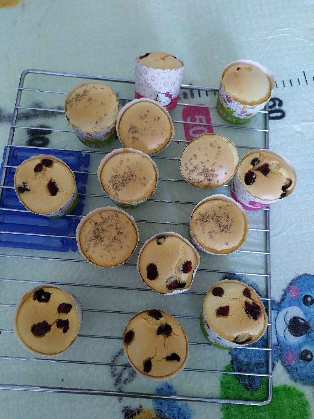 不塌不凹的纸杯戚风蛋糕