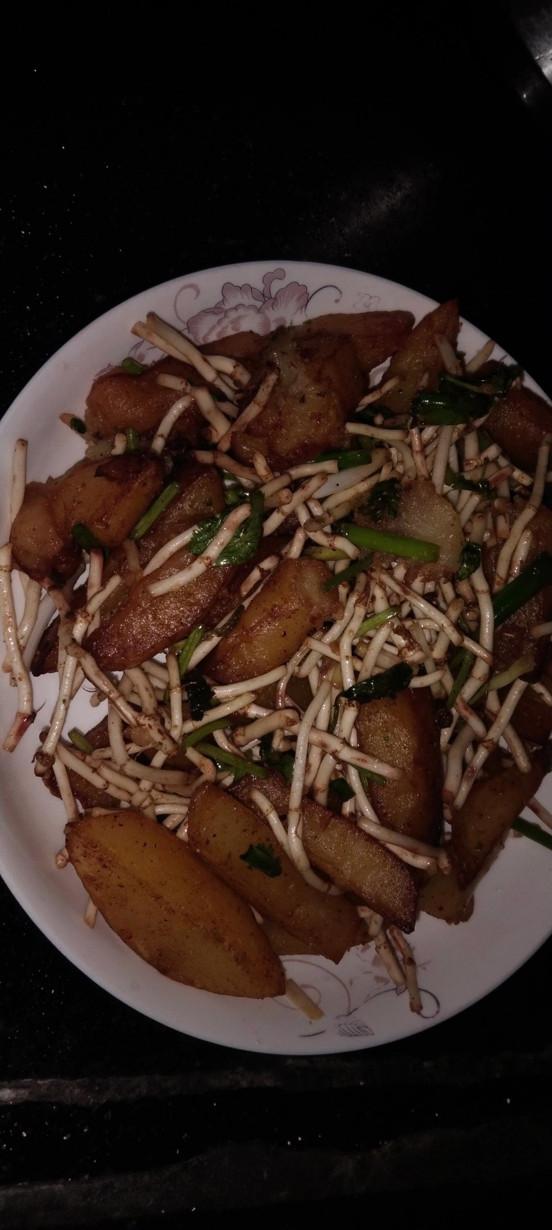 油炸土豆拌鱼腥草