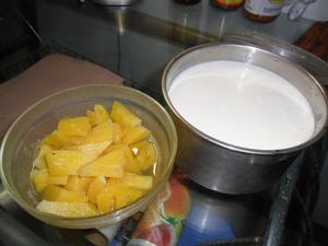 菠萝粒酸奶的做法 步骤1