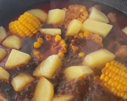 低配版胖哥俩鸡爪煲的做法