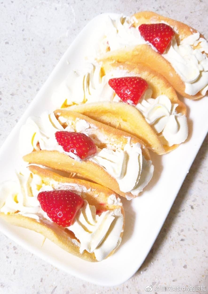 草莓🍓奶油蛋糕卷的做法