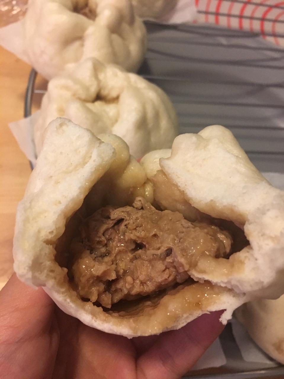 松软多汁的肉包子