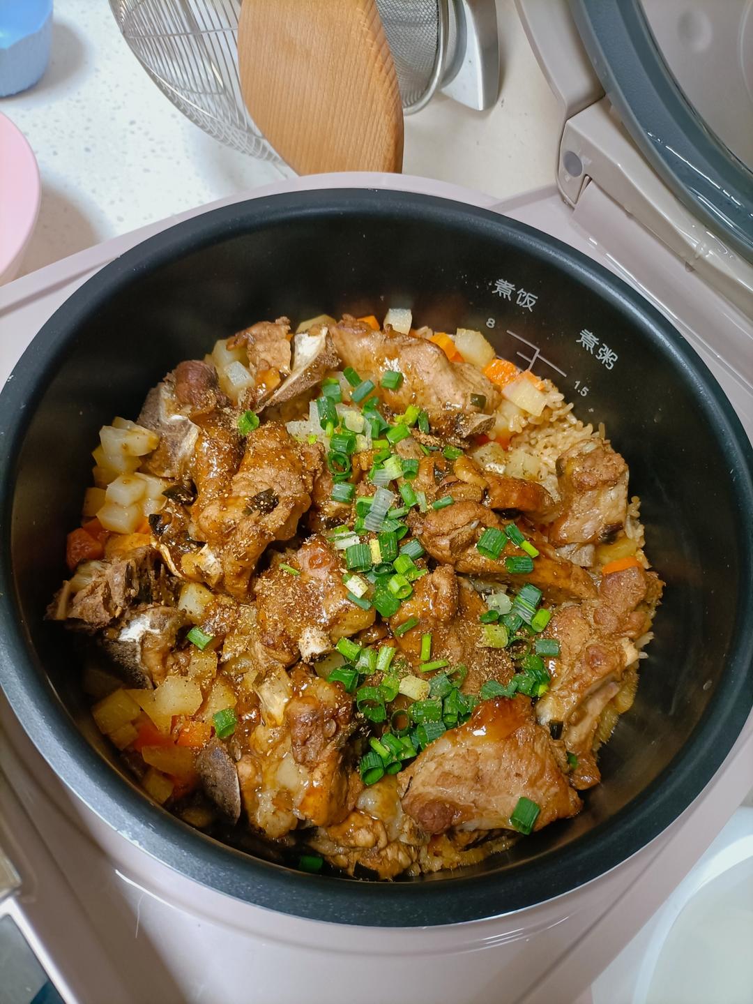 超简单的真香排骨焖饭！馋哭隔壁家小孩儿😋
