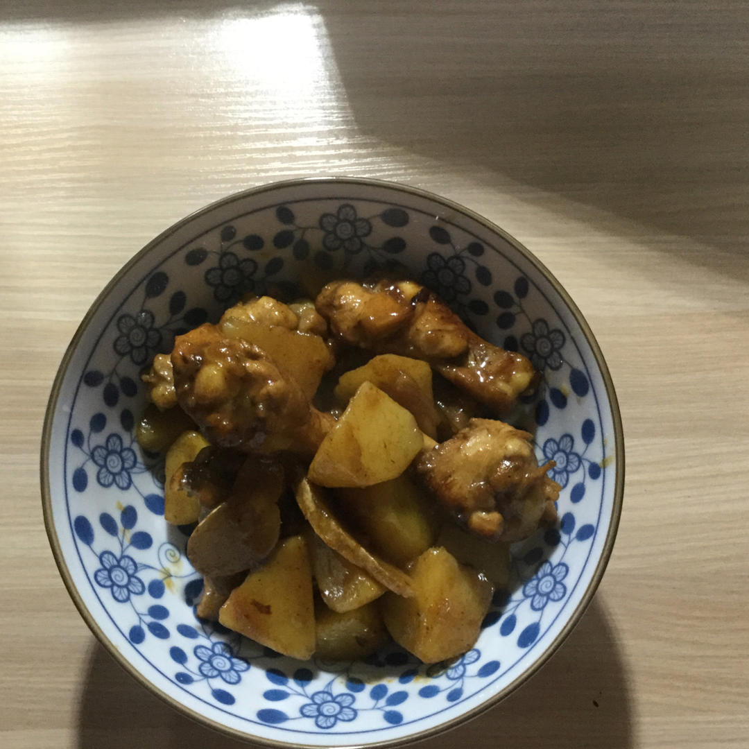 土豆炖翅根