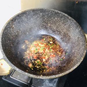 万能秘制蘸酱（白灼虾、蒸海鲜、火锅可用）的做法 步骤7