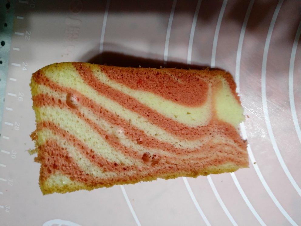 美在内心--红斑马纹拉花戚风蛋糕