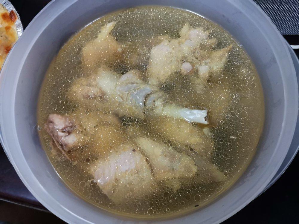 蒸炖120天小母鸡汤