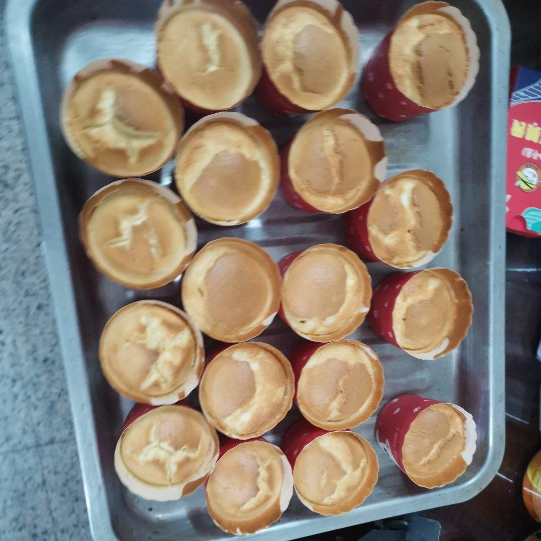 不会回缩的纸杯蛋糕