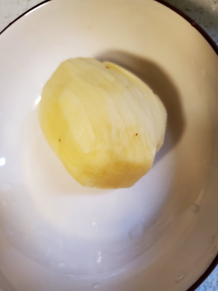 微波炉快手麻辣土豆（不用洗锅不用洗菜板）的做法 步骤1