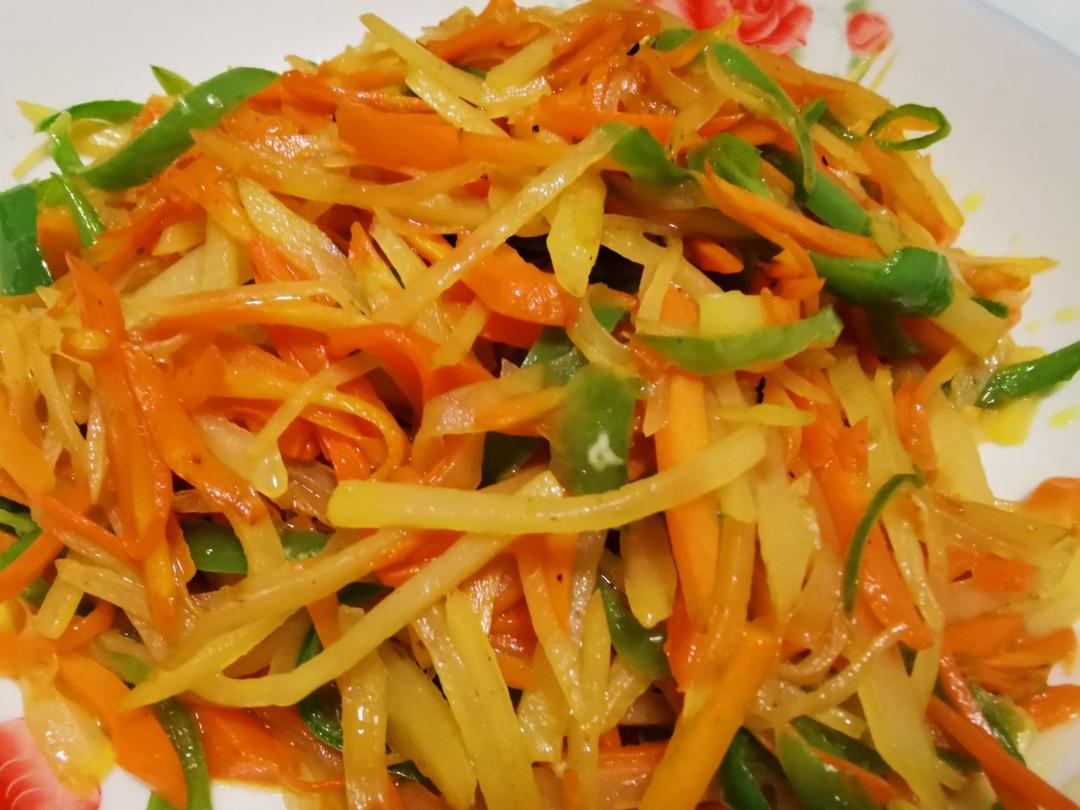 小炒三丝（土豆、胡萝卜、青椒）