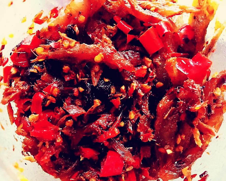 可以当零食吃的手撕香辣干鱼的做法