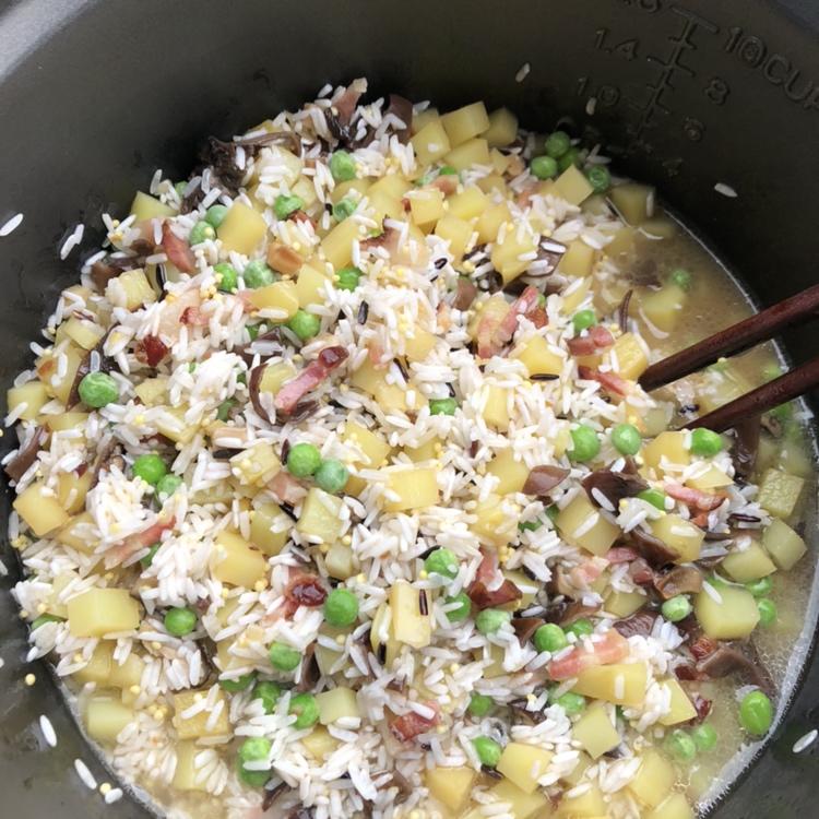 土豆焖饭（电饭锅版）