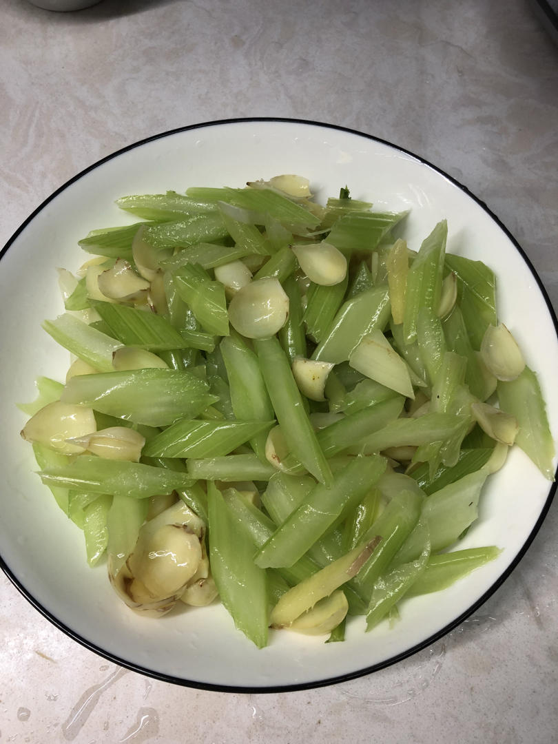 西芹炒百合怎样做到清爽又入味儿
