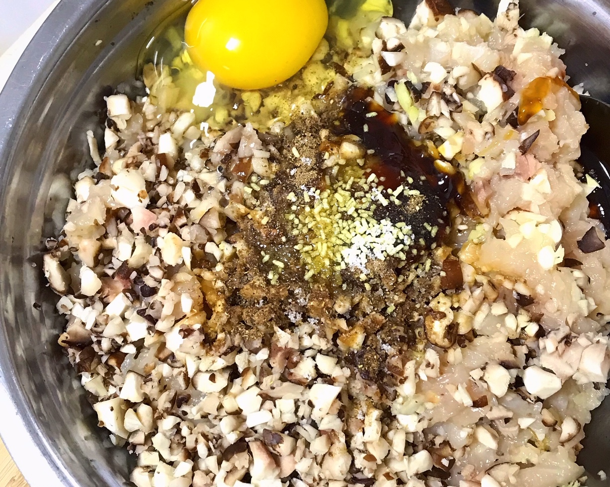 减脂餐 全麦香菇鸡肉蒸饺的做法 步骤2
