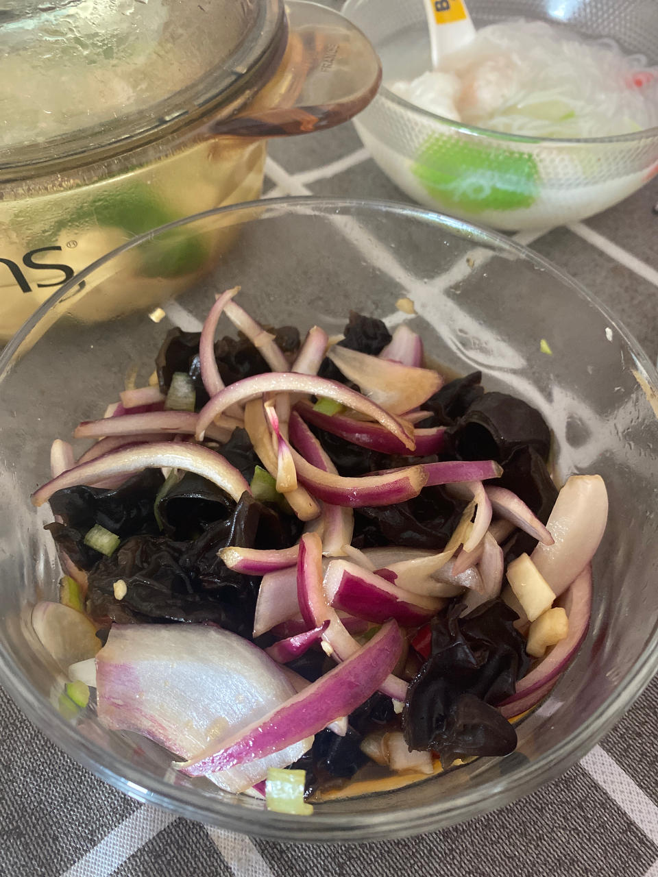 解酒洋葱拌木耳