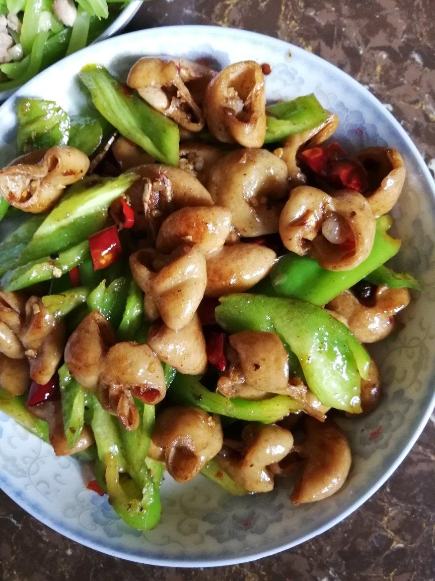 好吃到爆火爆肥肠