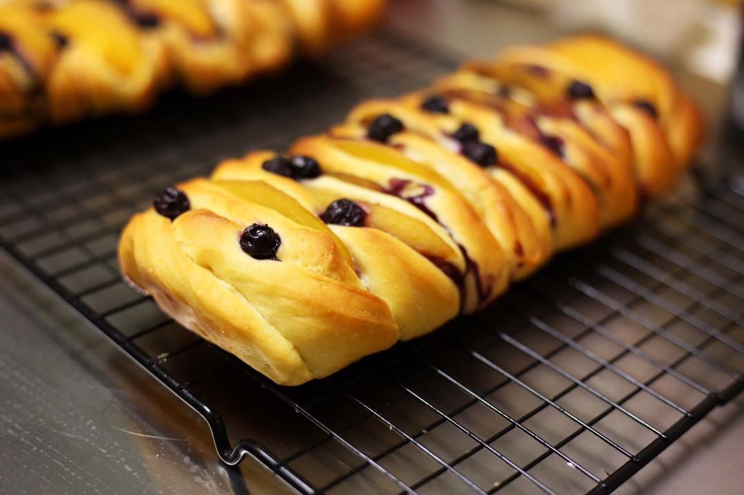 蓝莓黄桃面包
