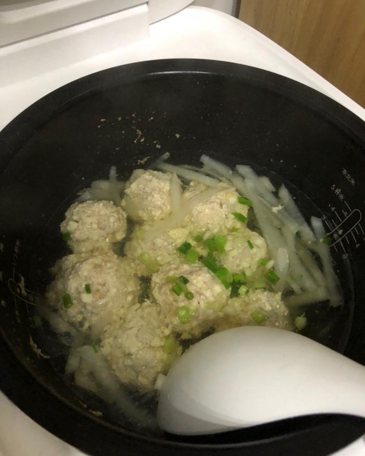 【10分钟系列】白萝卜豆腐圆子汤