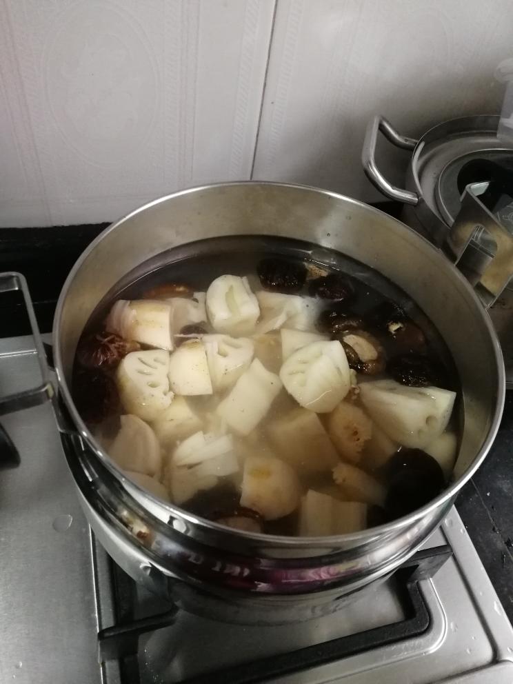 粤式莲藕汤的做法