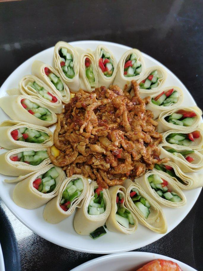 年夜饭&高颜值的【京酱肉丝千张蔬菜卷】