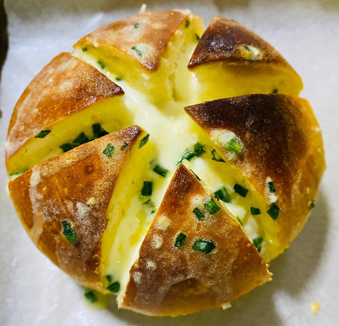 一款从韩国红到全世界的蒜香奶酪包